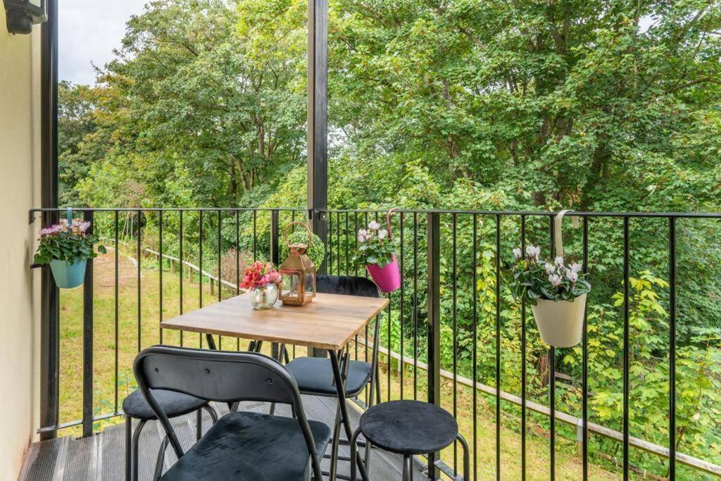Forest View Apartment- Private Balcony サウサンプトン エクステリア 写真